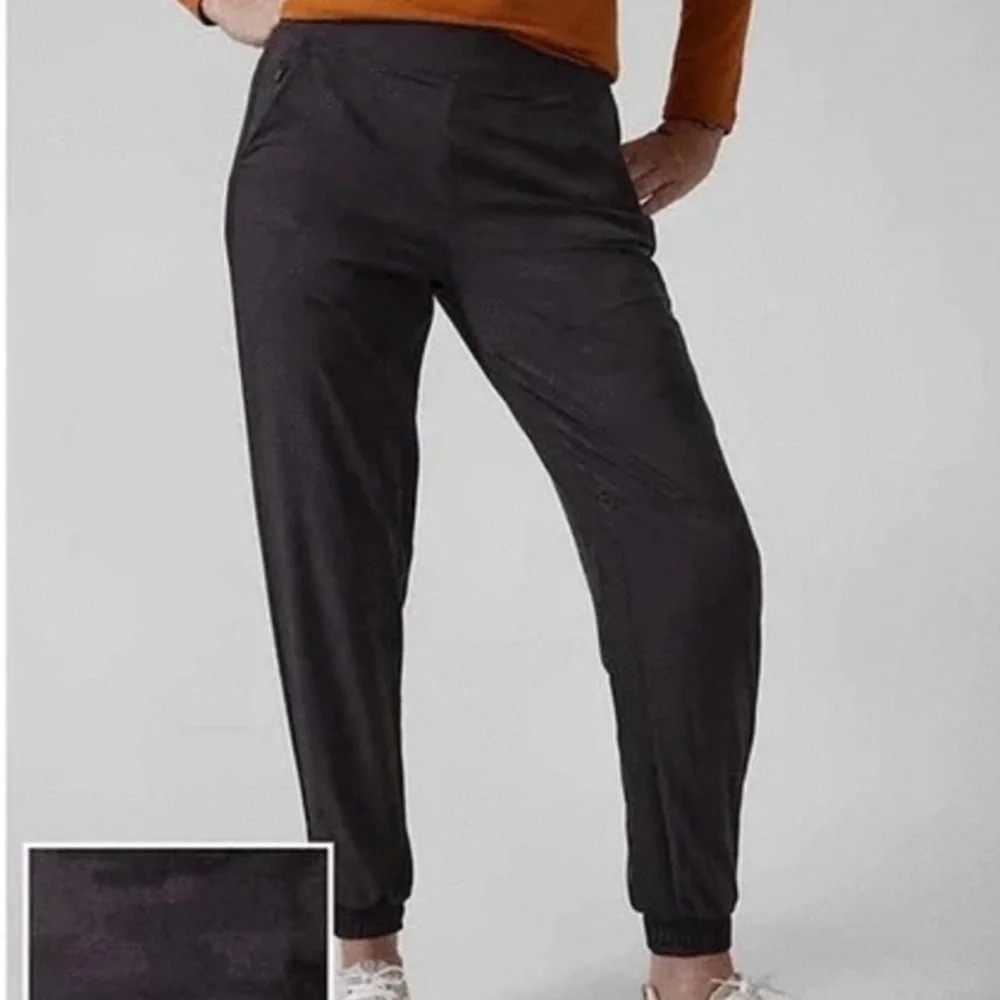 Athleta size 4 Brooklyn lined camo jogger